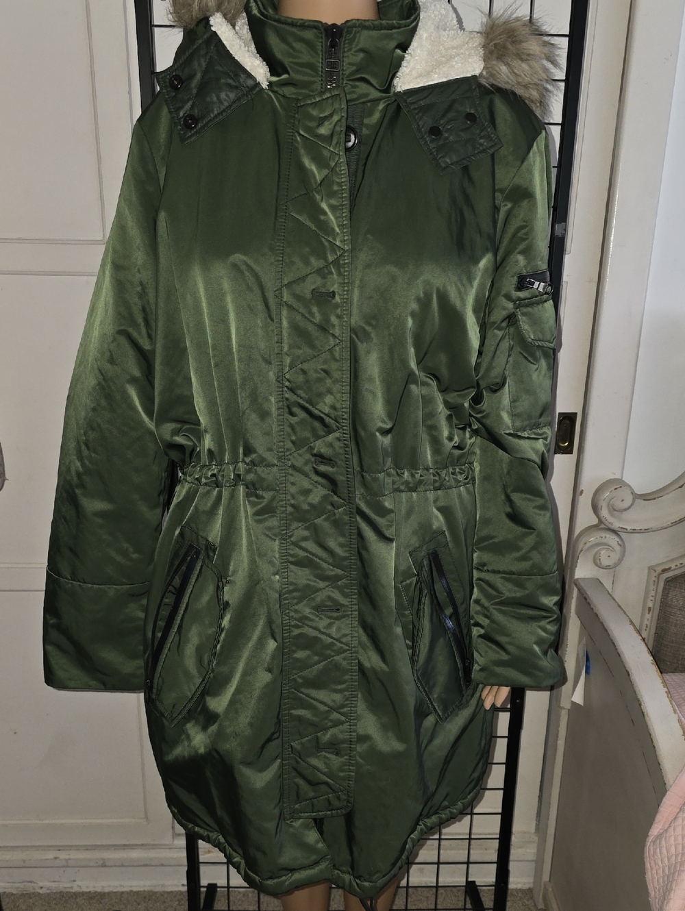 Banana Republic Olive Green Puffer Parka with Faux Fur Hood LARGE